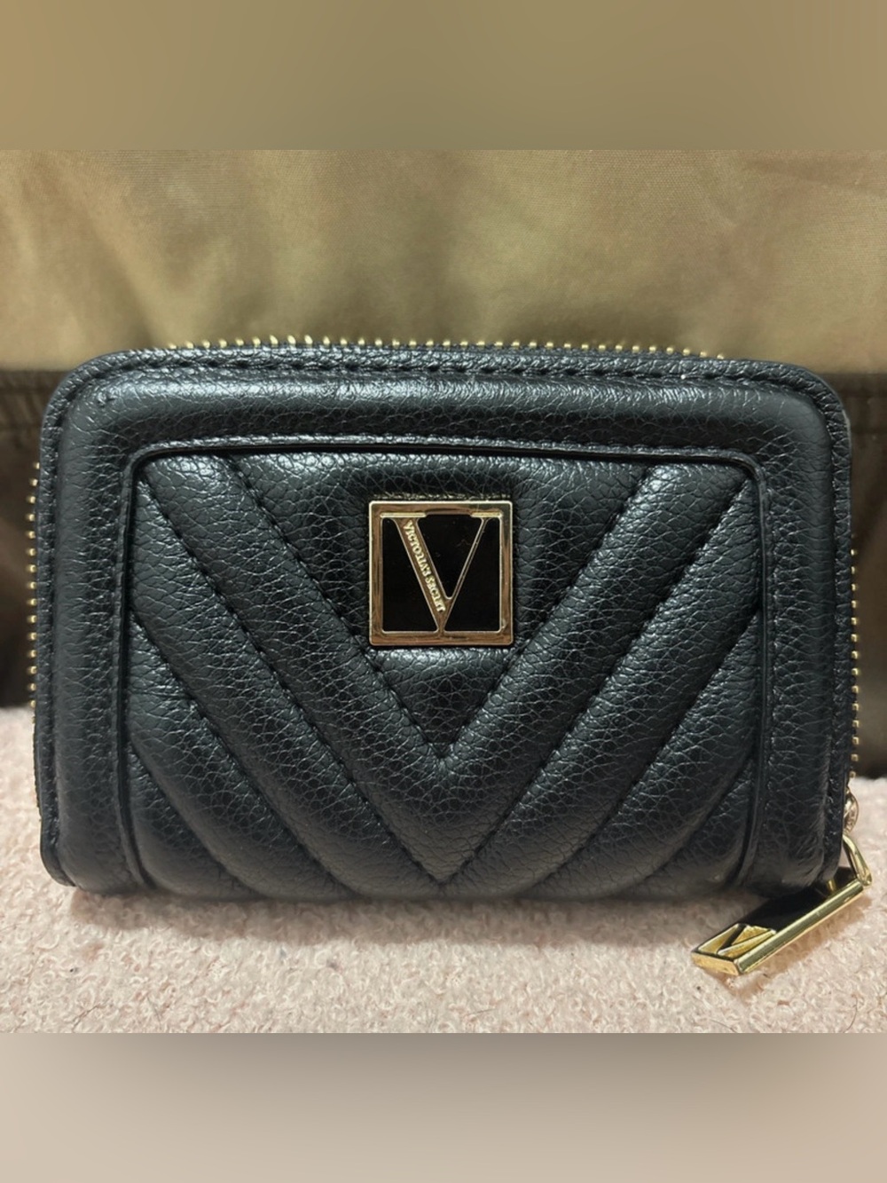 Victoria's Secret Black V Zip Wallet with Gold Logo - Picture 1 of 3